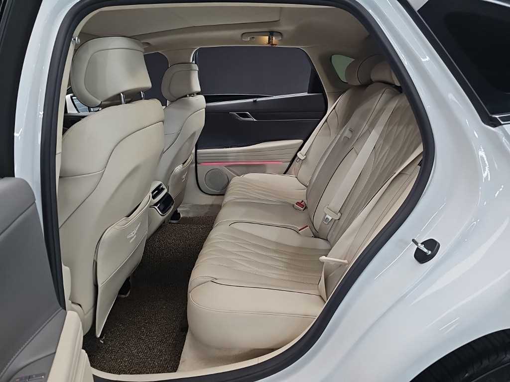 Genesis G80 - Vista 12
