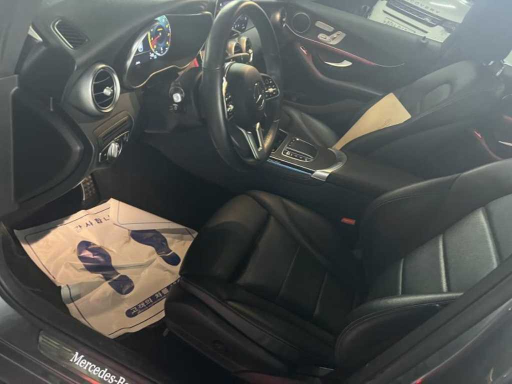 Mercedes Benz GLC Class - Vista 4