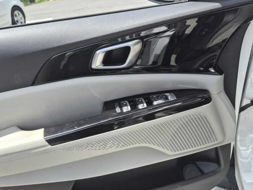 KIA Carnival - Vista 12