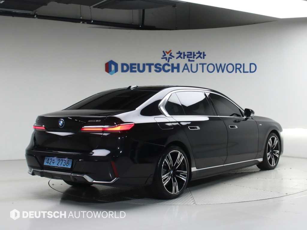 BMW i7 - Vista 2
