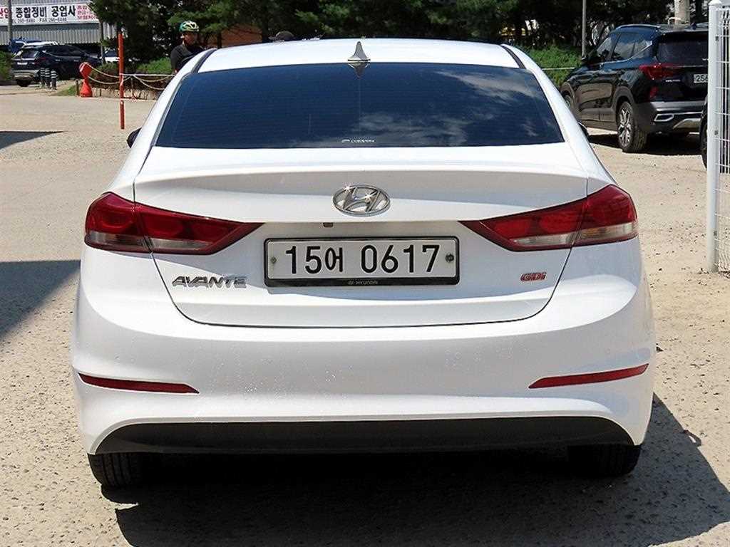 HYUNDAI Avante - Vista 4