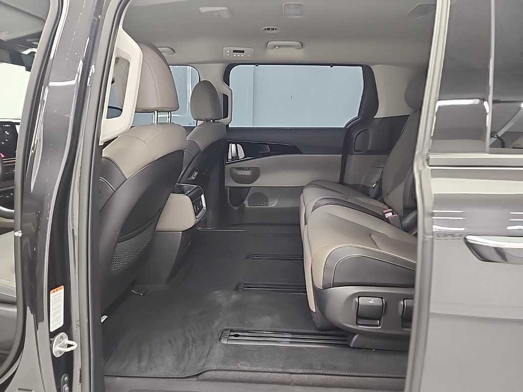 KIA Carnival - Vista 12