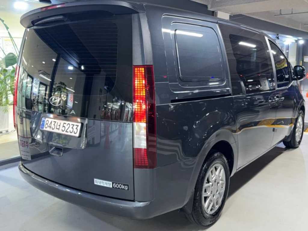 HYUNDAI Staria - Vista 4