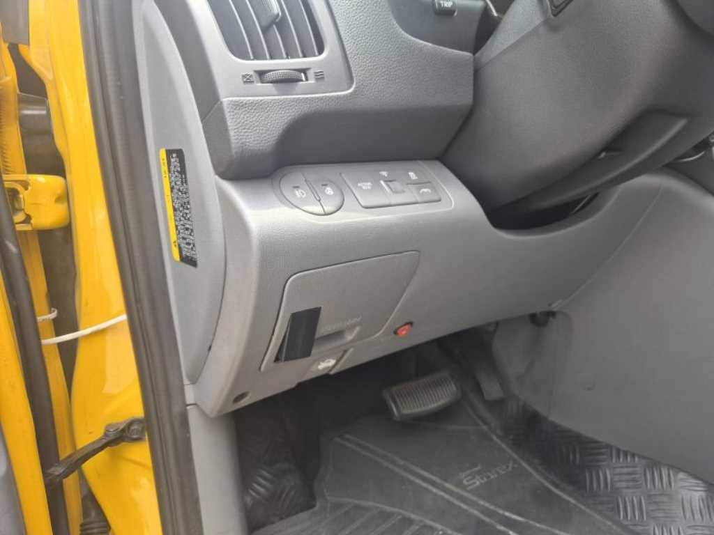 HYUNDAI Starex - Vista 6
