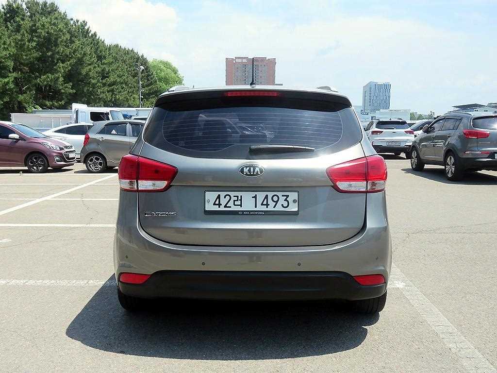 KIA Carens - Vista 3
