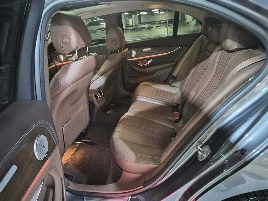 Mercedes Benz E class - Vista 7