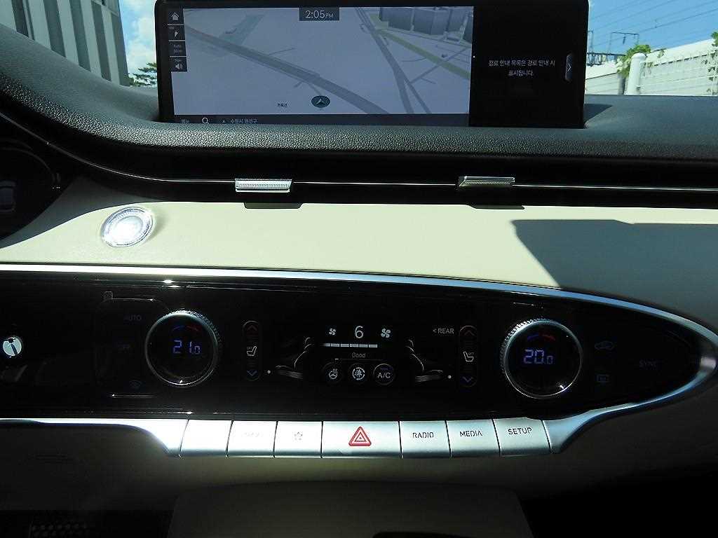 Genesis GV70 - Vista 12