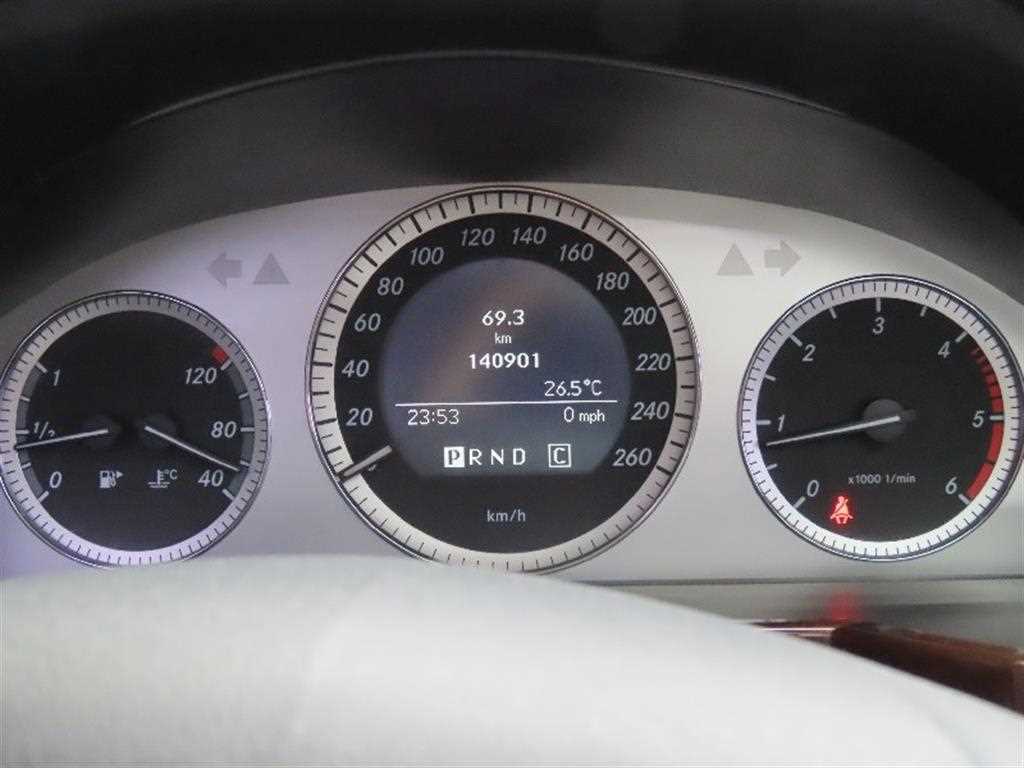 Mercedes Benz GLK Class - Vista 5
