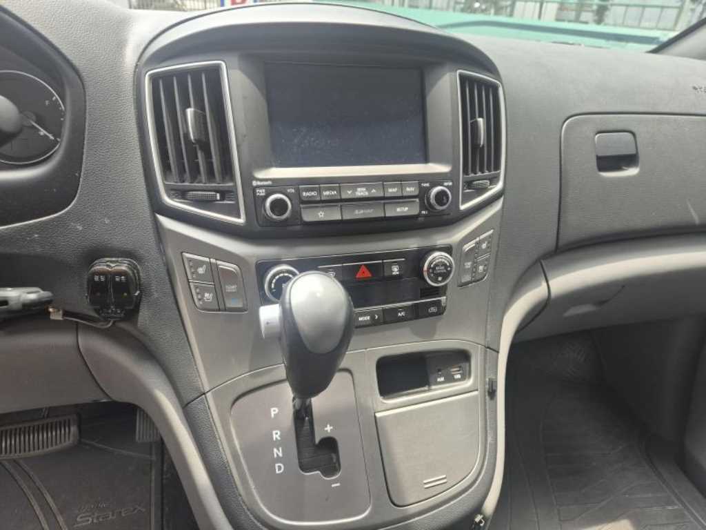 HYUNDAI Starex - Vista 7