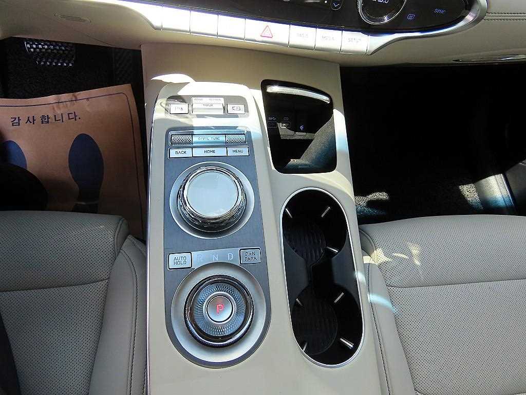 Genesis GV70 - Vista 10