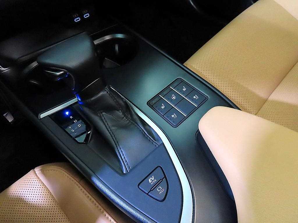 Lexus UX - Vista 12
