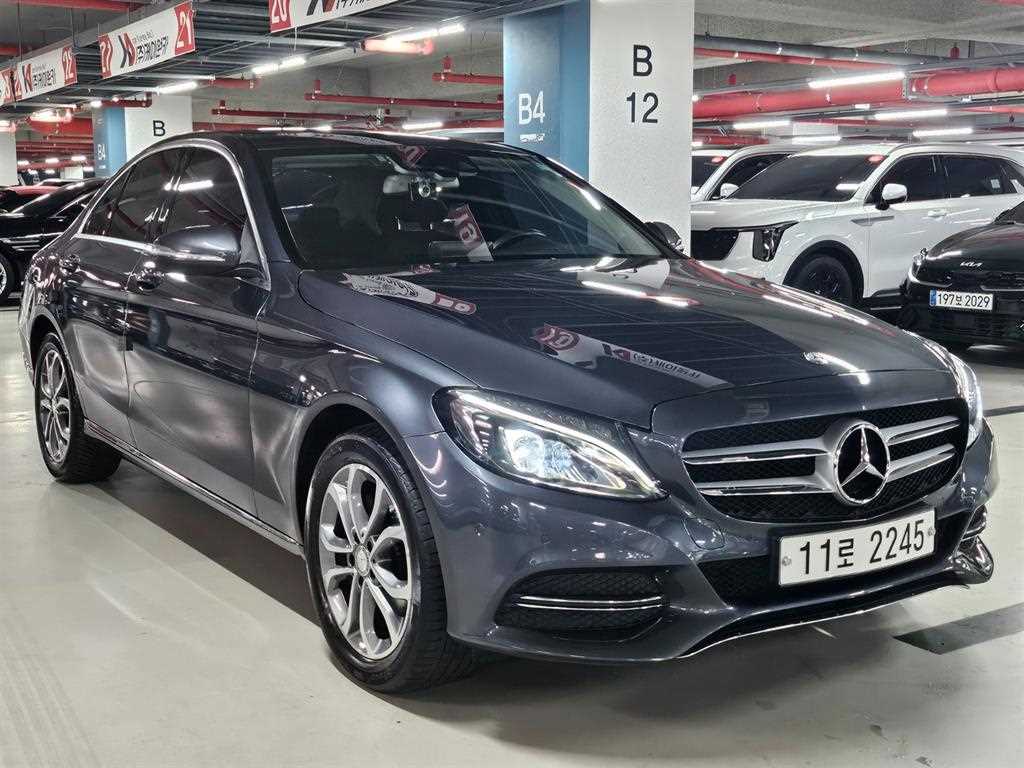 Mercedes Benz C Class - Vista 3