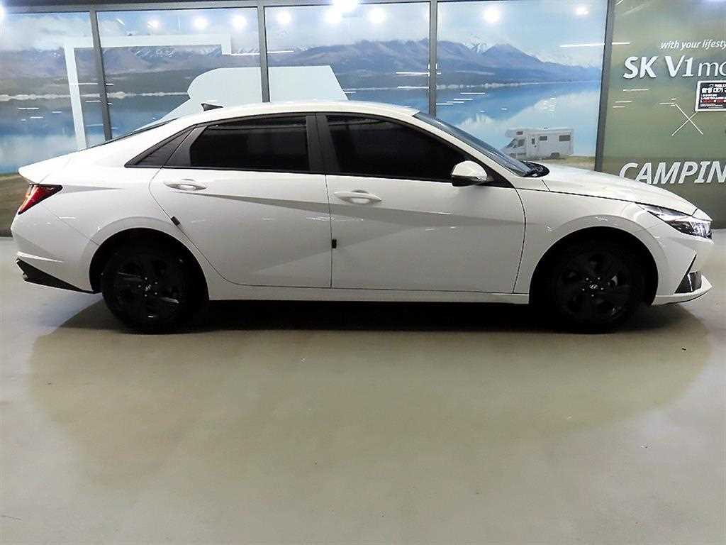 HYUNDAI Avante - Vista 3