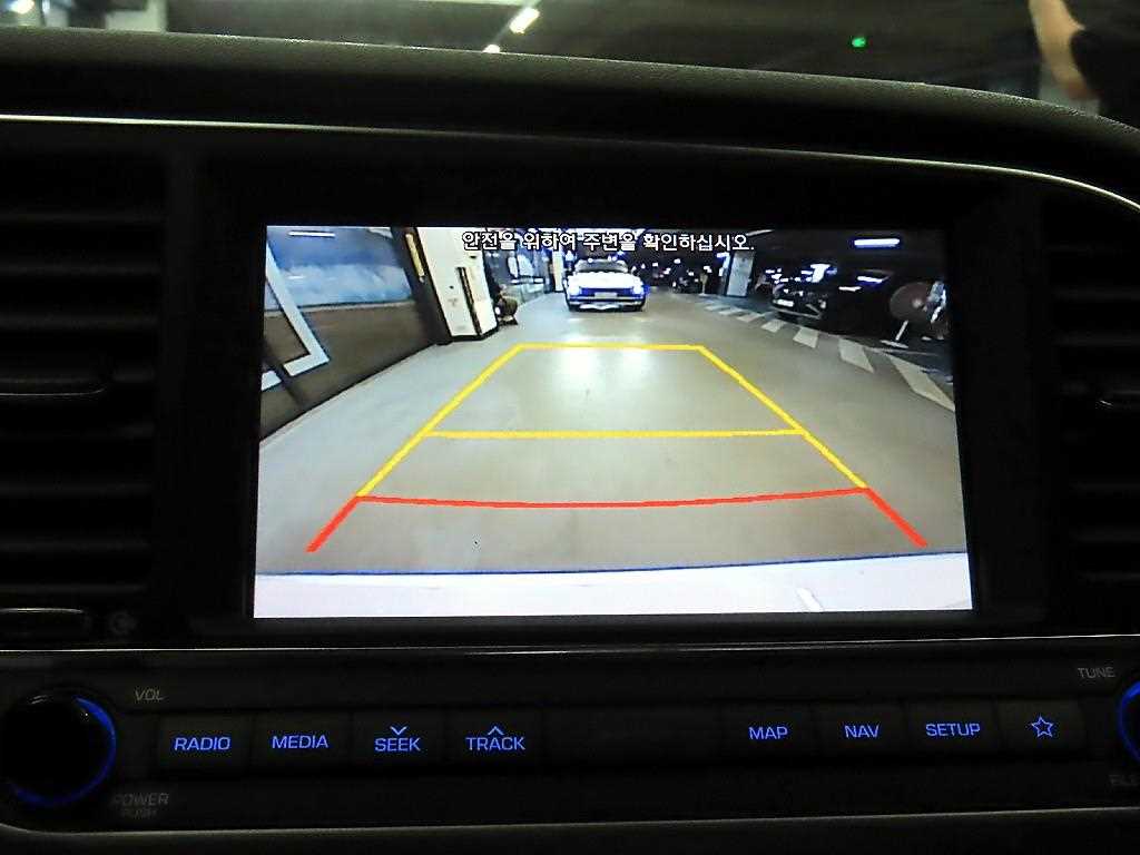 HYUNDAI Avante 2018 Blanco - Importación desde Corea - HF Imports Iquique - Foto 14