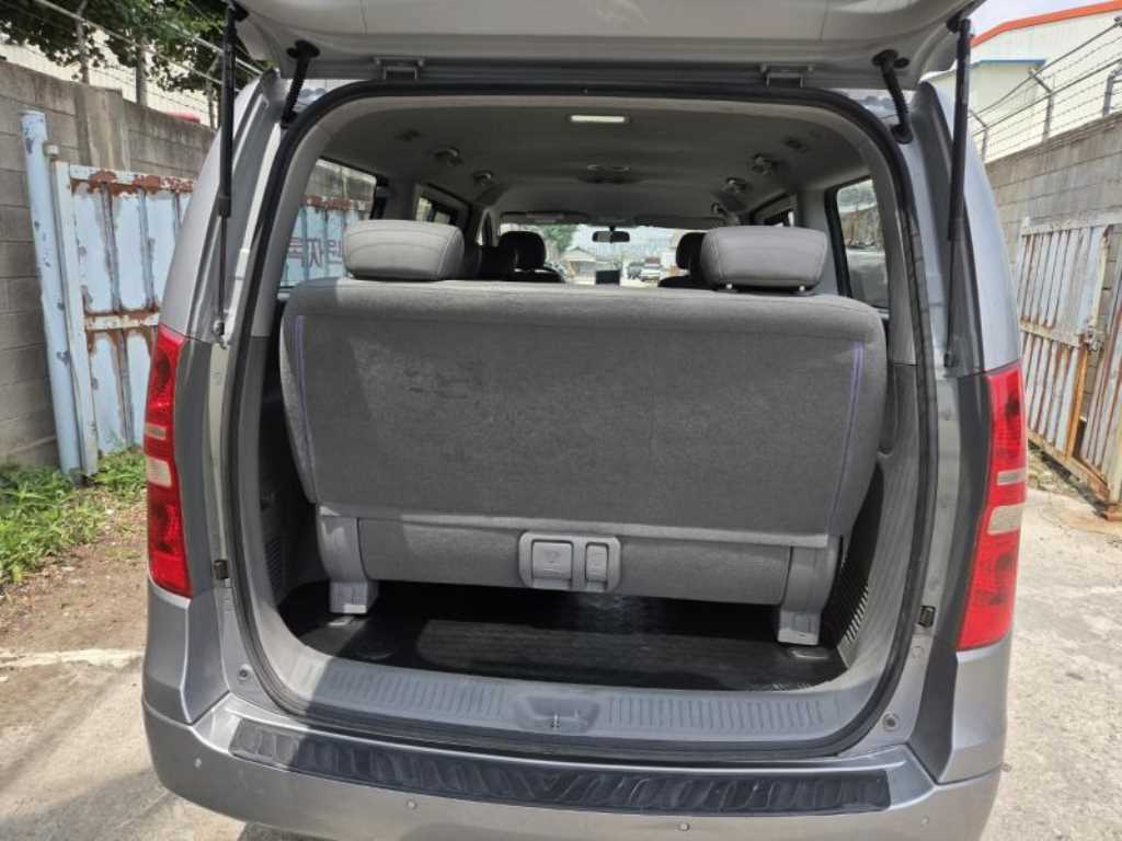 HYUNDAI Starex - Vista 8
