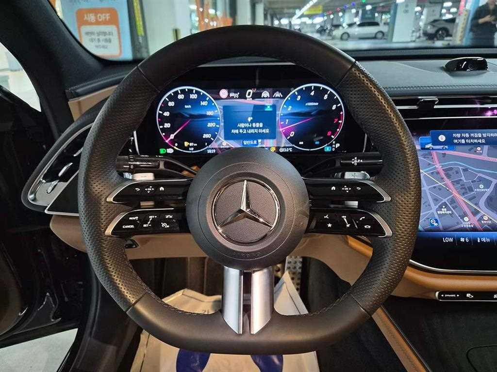 Mercedes Benz E class - Vista 8