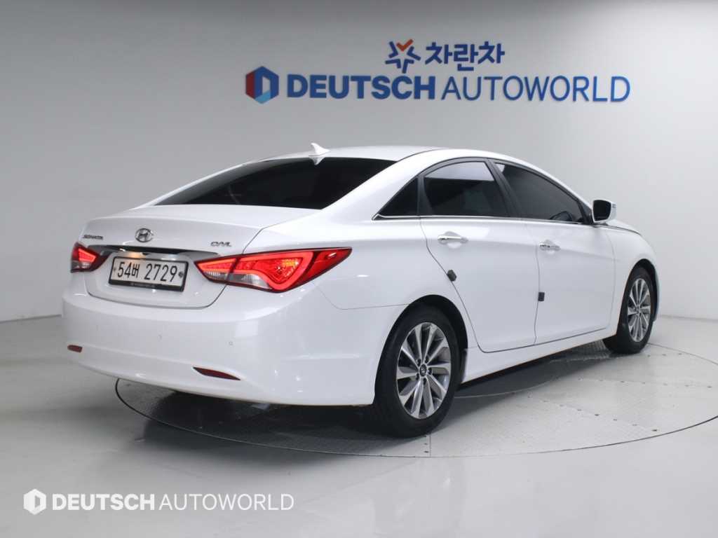 HYUNDAI Sonata - Vista 2