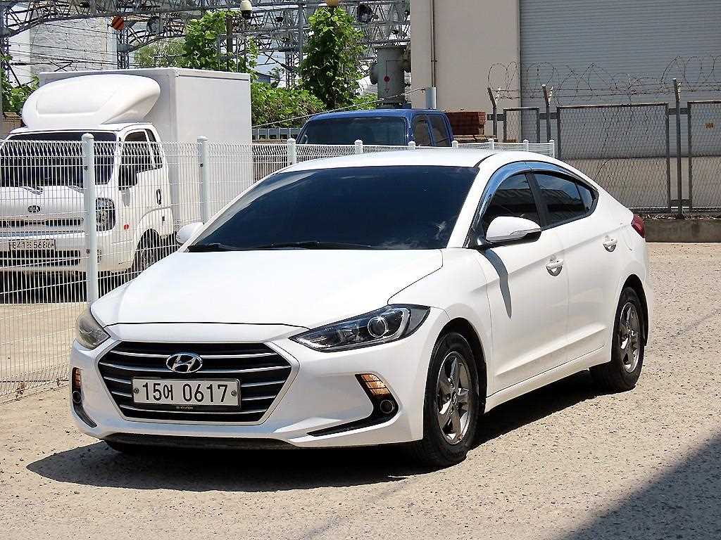 HYUNDAI Avante - Vista 2