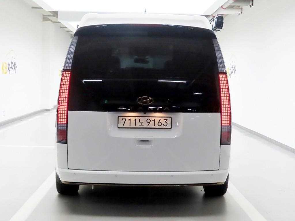 HYUNDAI Staria - Vista 3