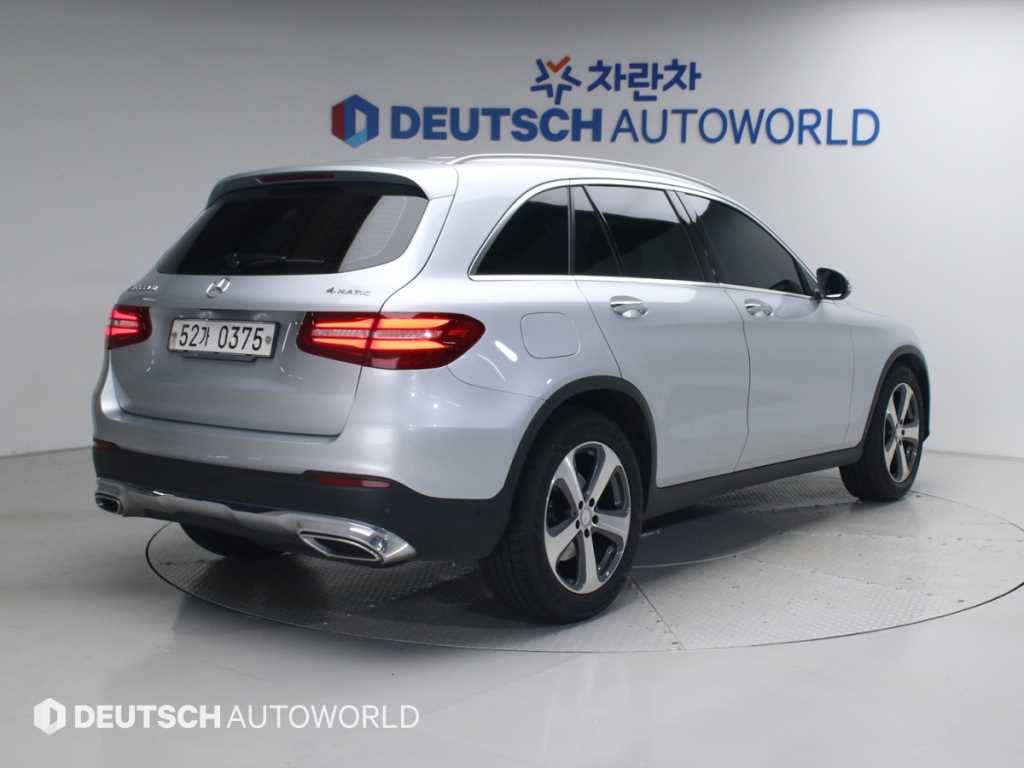 Mercedes Benz GLC Class - Vista 2