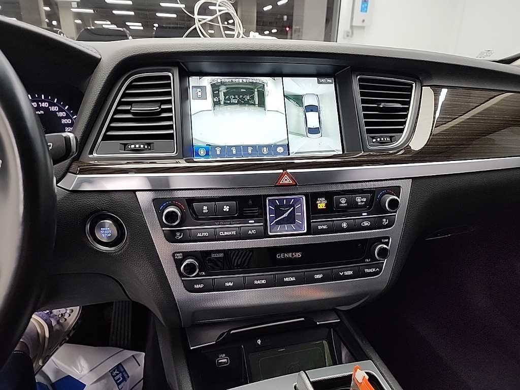 Genesis G80 - Vista 10
