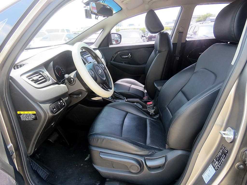 KIA Carens - Vista 6