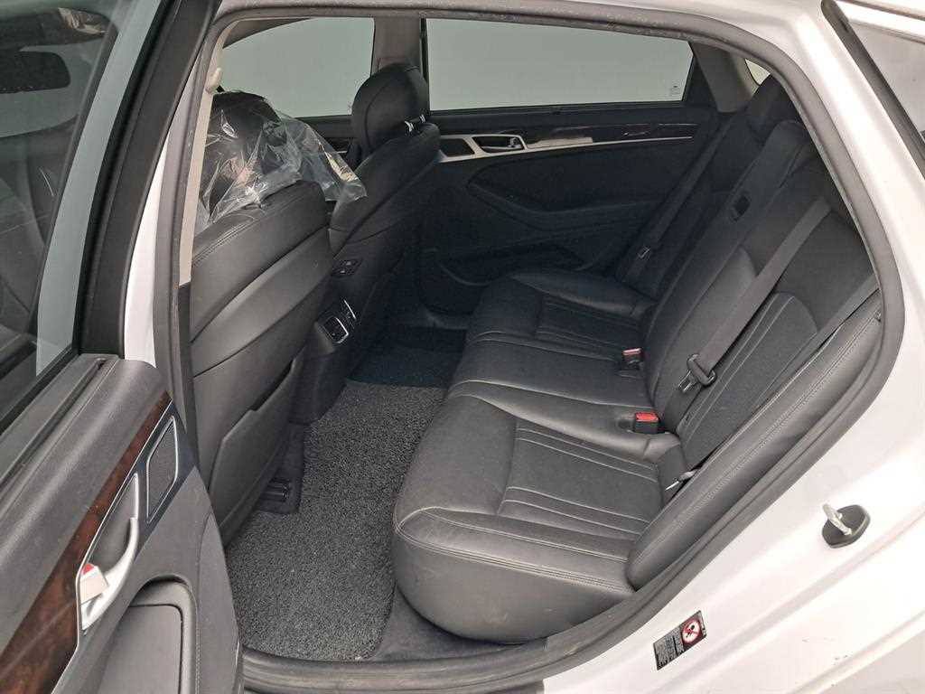 HYUNDAI Genesis - Vista 12