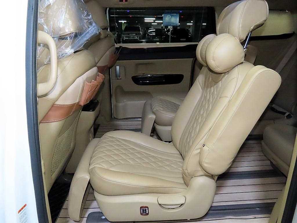 KIA Carnival - Vista 7