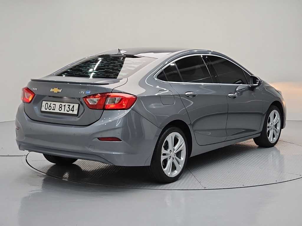 Chevrolet Cruise - Vista 4