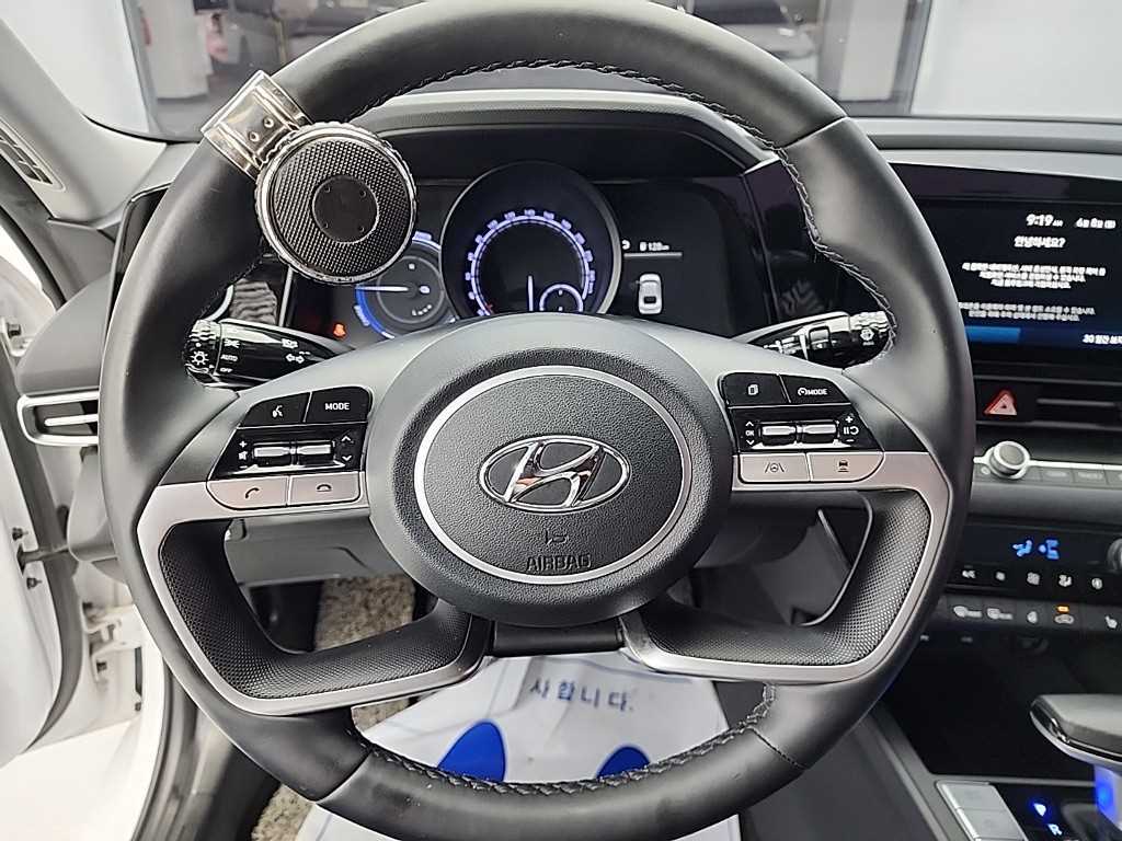 HYUNDAI Avante - Vista 9