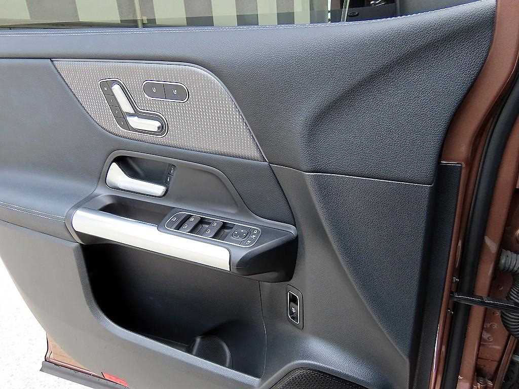 Mercedes Benz EQA - Vista 11