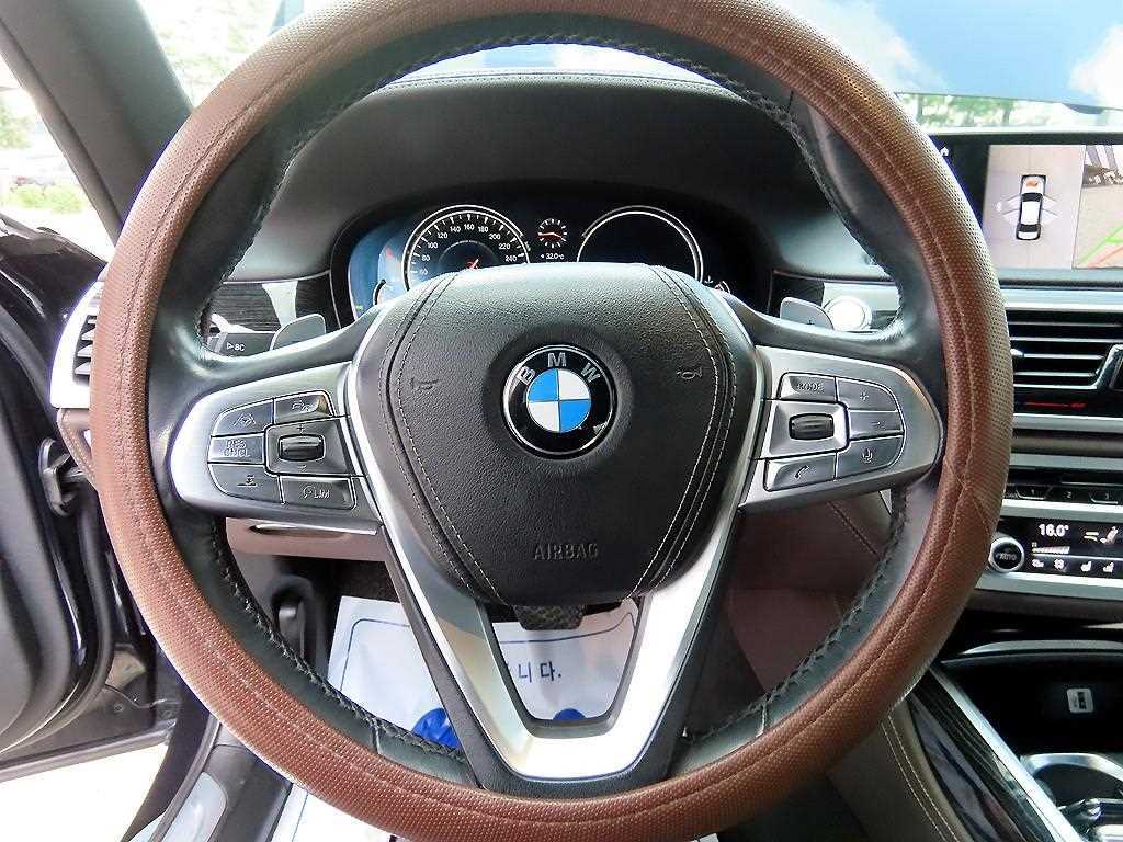 BMW 7 Series - Vista 8