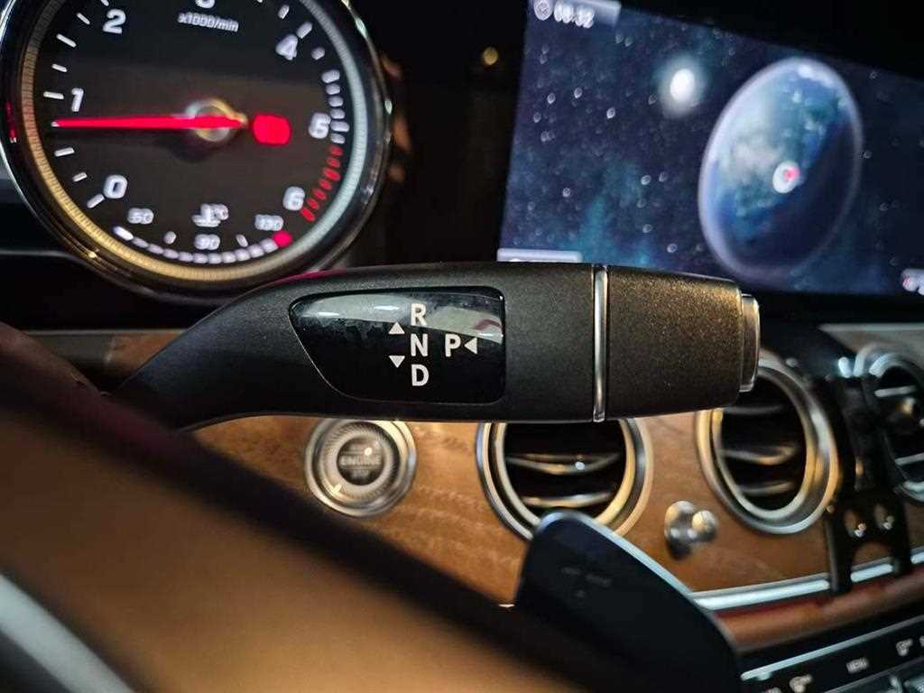 Mercedes Benz E class - Vista 11