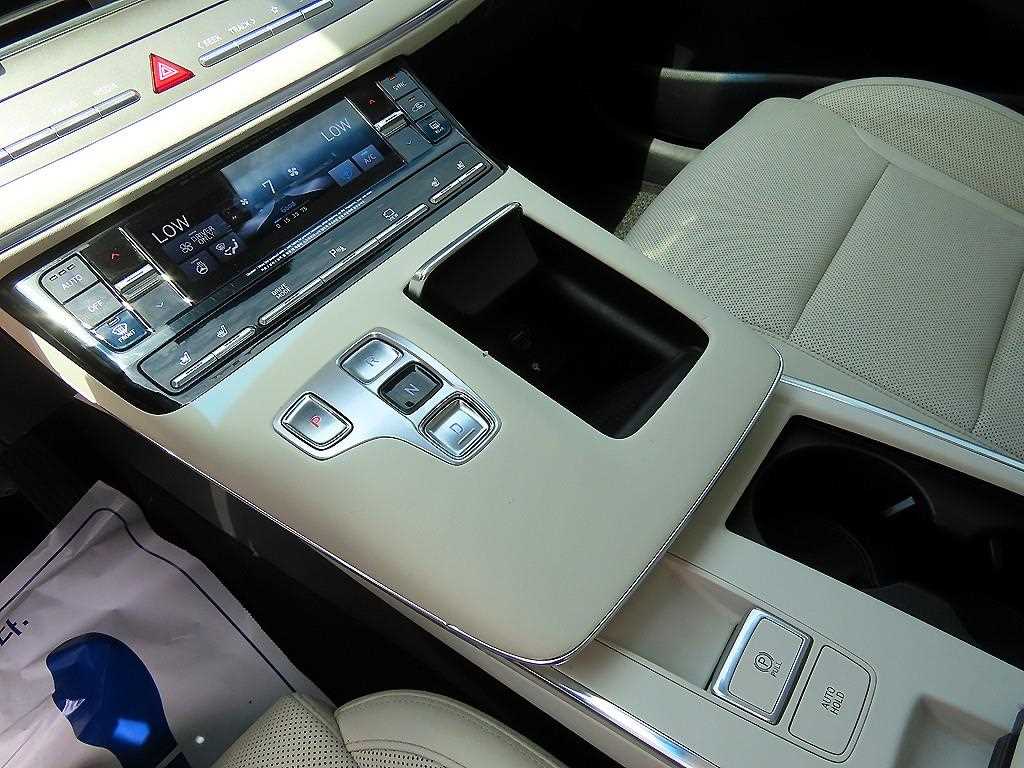 HYUNDAI Grandeur - Vista 11