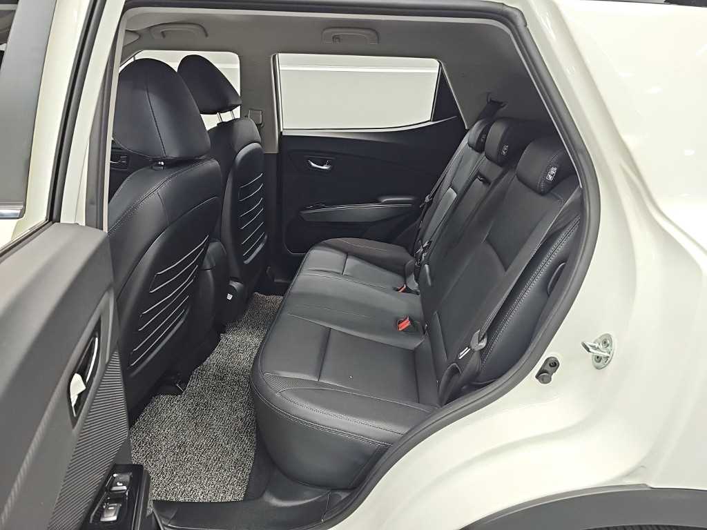 Ssangyong Tivoli - Vista 12