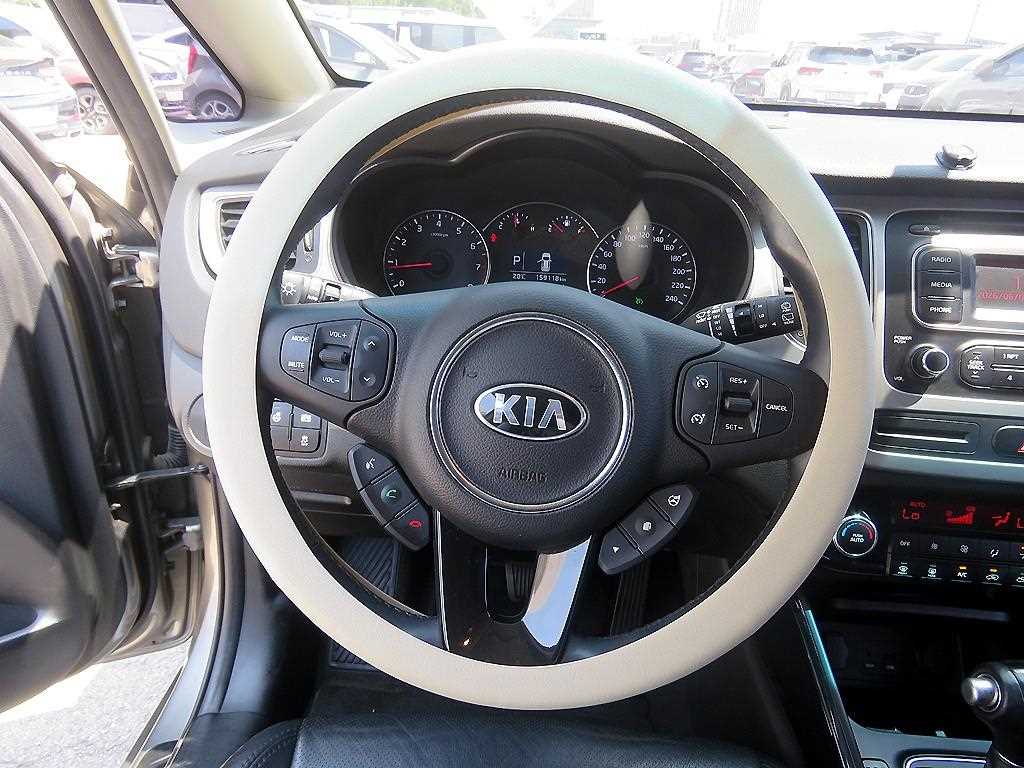 KIA Carens - Vista 11