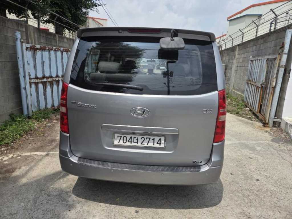 HYUNDAI Starex - Vista 4