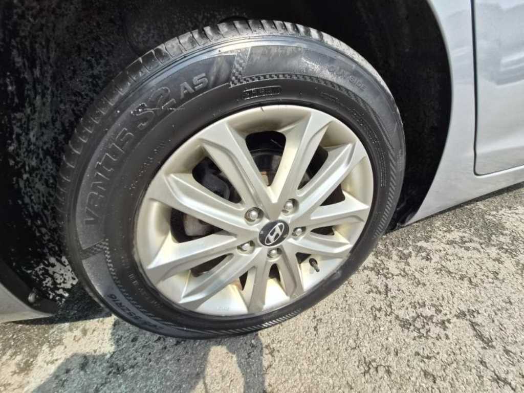 HYUNDAI Avante 2015 Gris - Importación desde Corea - HF Imports Iquique - Foto 18