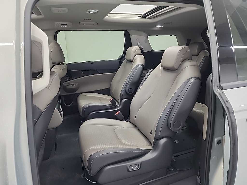 KIA Carnival - Vista 12