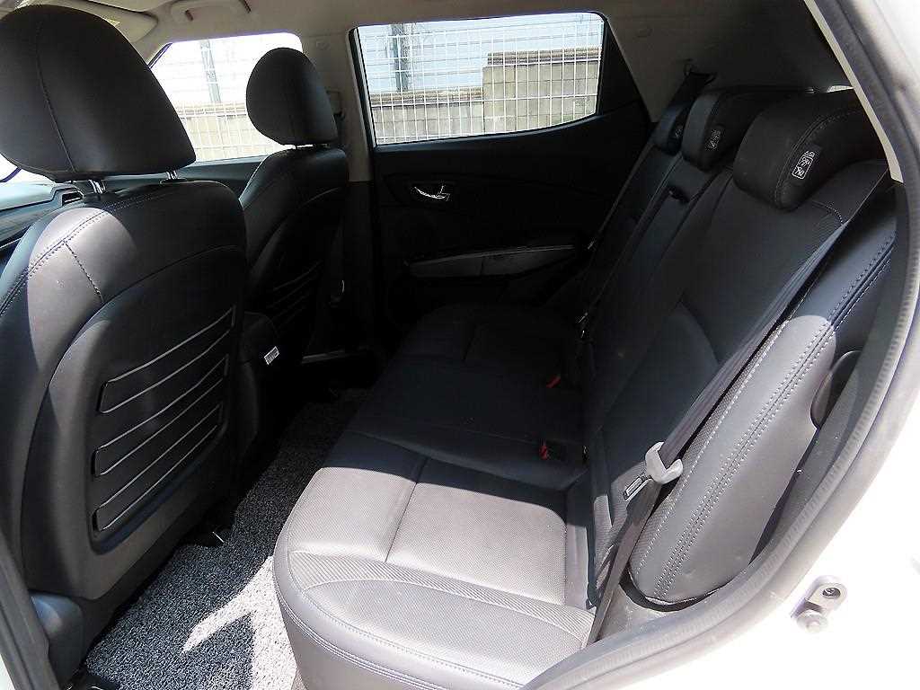 Ssangyong Tivoli - Vista 6