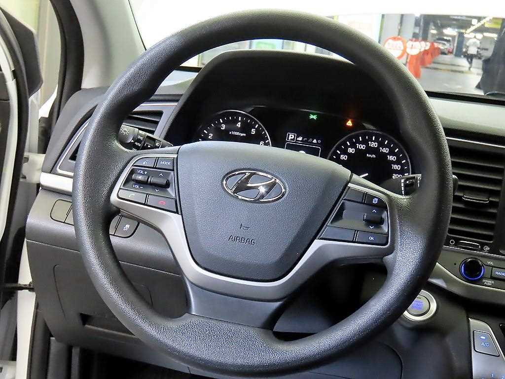 HYUNDAI Avante - Vista 8
