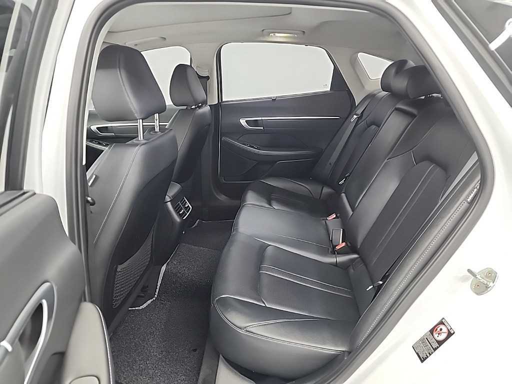 HYUNDAI Sonata - Vista 12