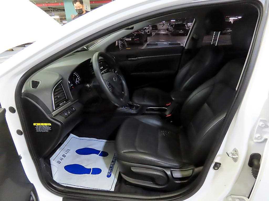 HYUNDAI Avante - Vista 6