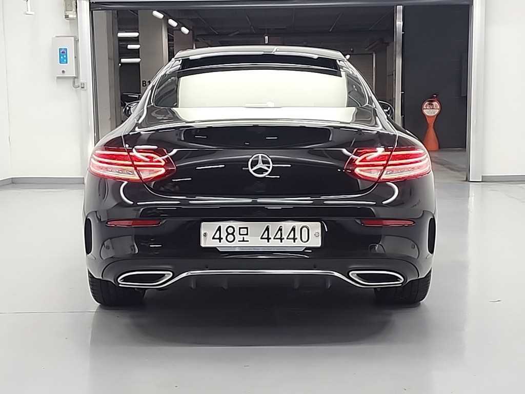 Mercedes Benz C Class - Vista 3
