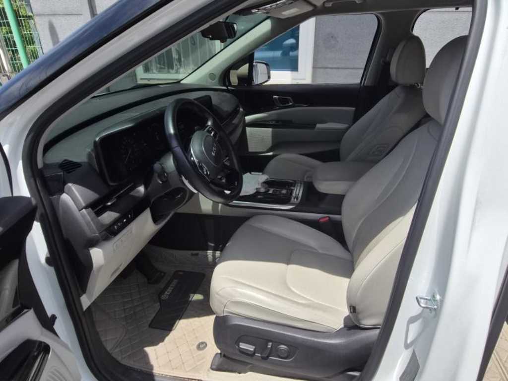 KIA Carnival - Vista 5