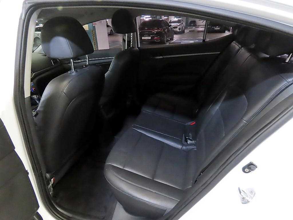 HYUNDAI Avante - Vista 7