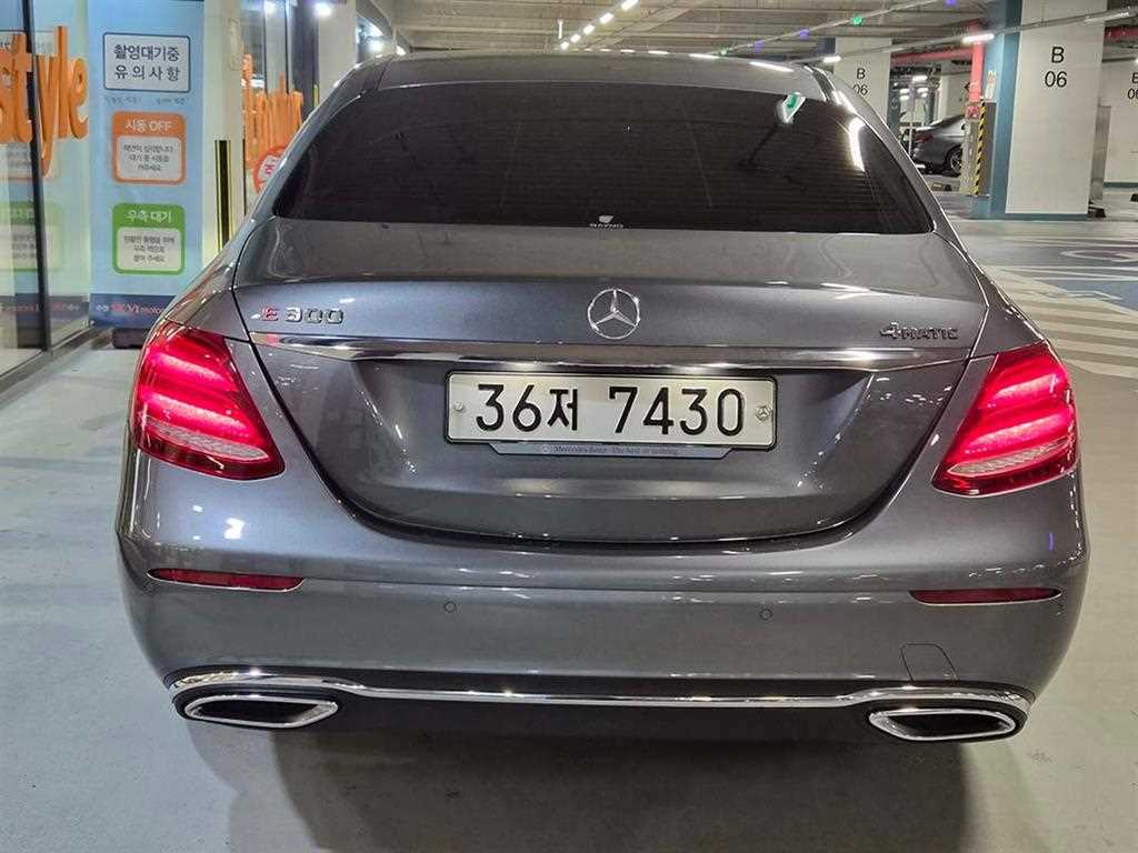 Mercedes Benz E class - Vista 5