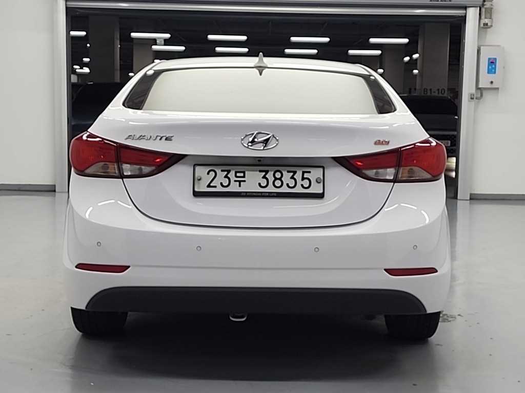 HYUNDAI Avante - Vista 3