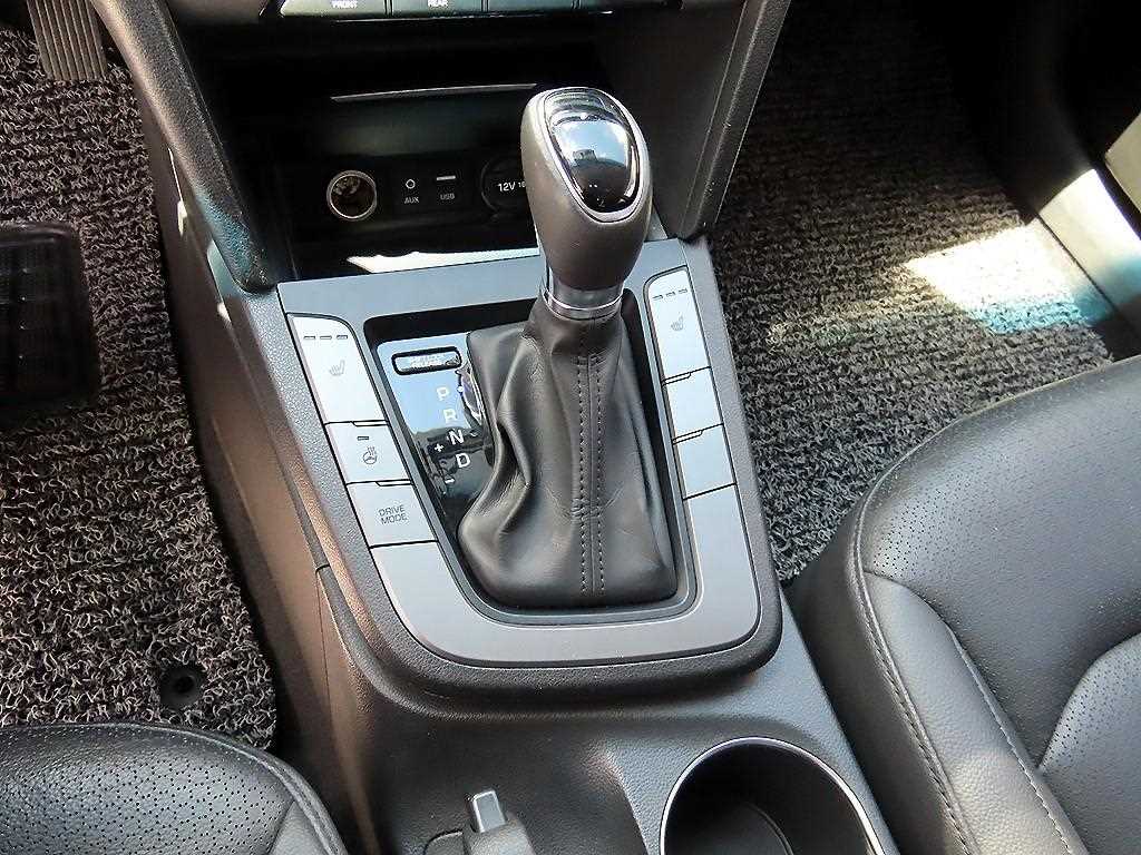 HYUNDAI Avante - Vista 10