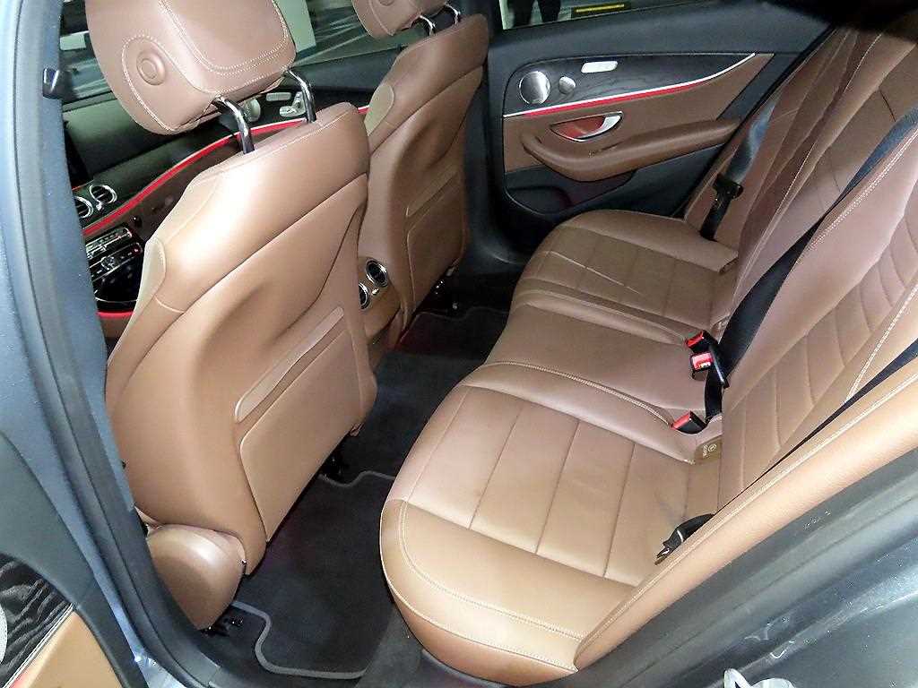 Mercedes Benz E class - Vista 7